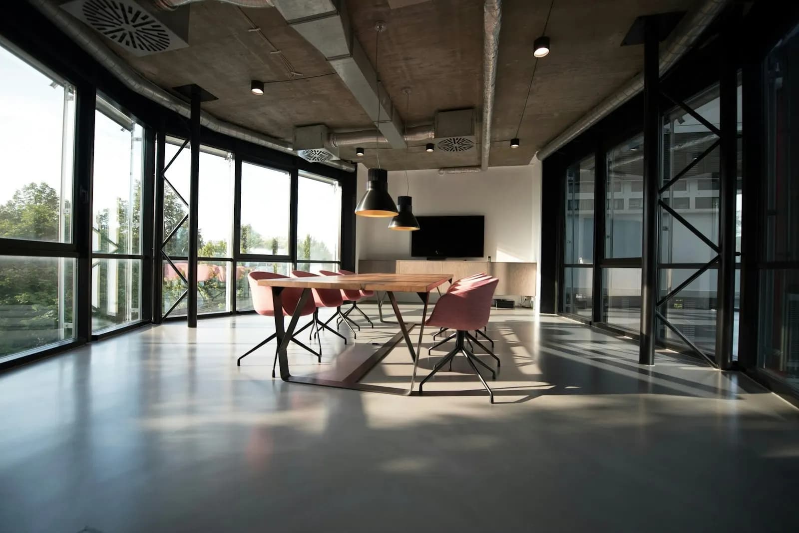 US advisory team in a modern office